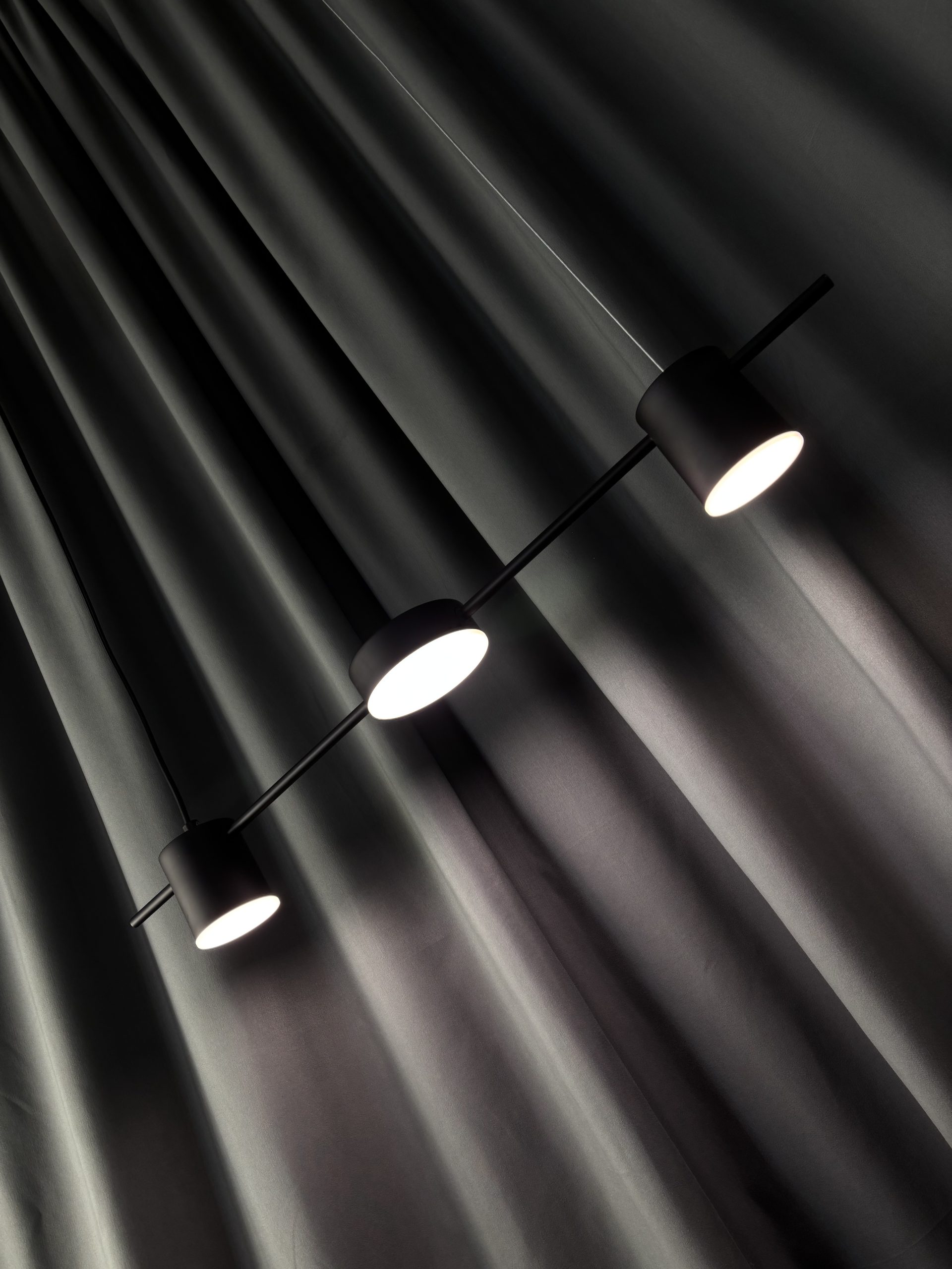 Светильник светодиодный LED NewRgy 8022/3 BK — изображение 2